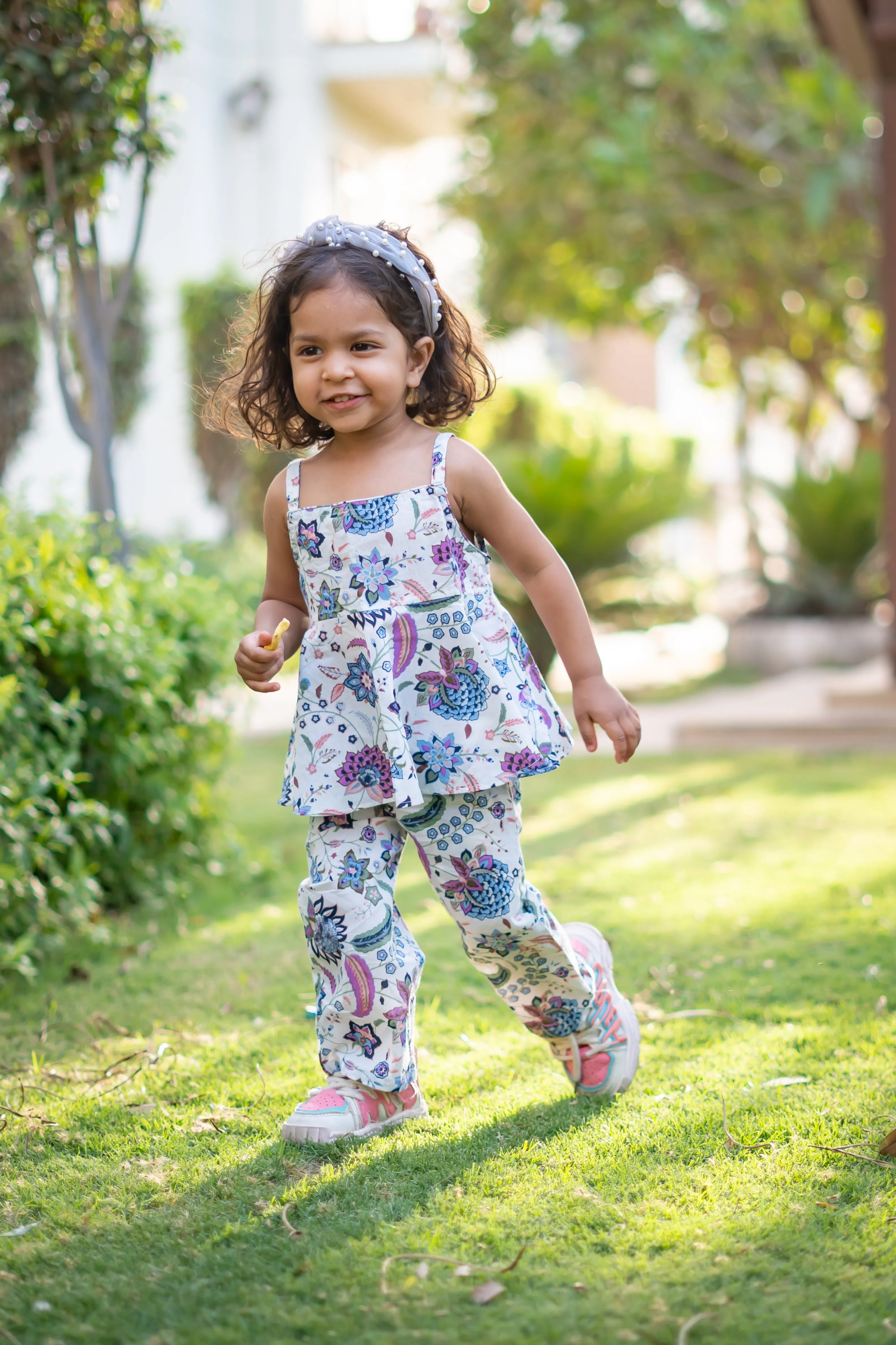 Girls 100% Cotton Summer Printed Clothing Set (with free Scrunchie) - White