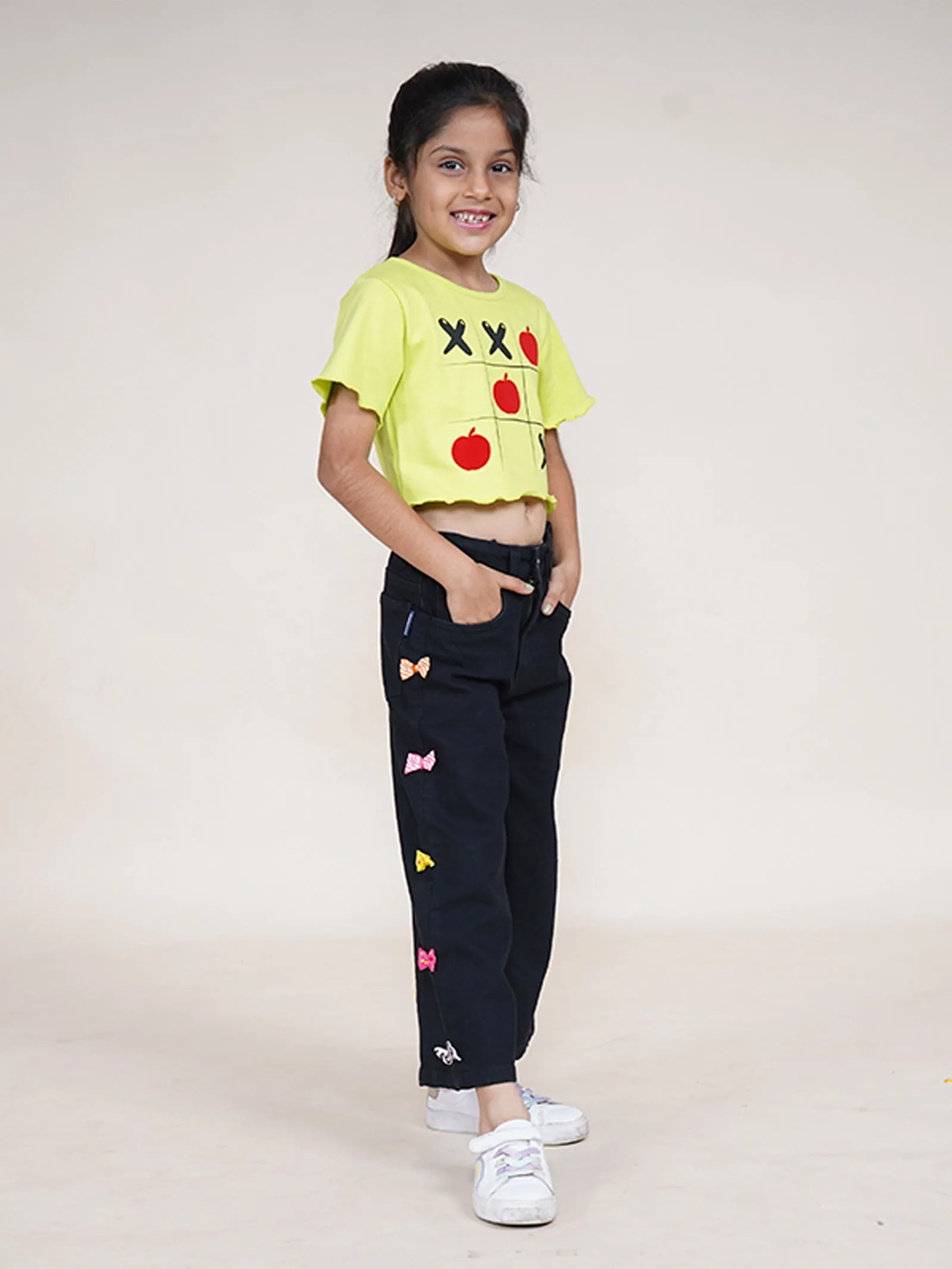 Girls Multiple Small Bow Detailed Jeans