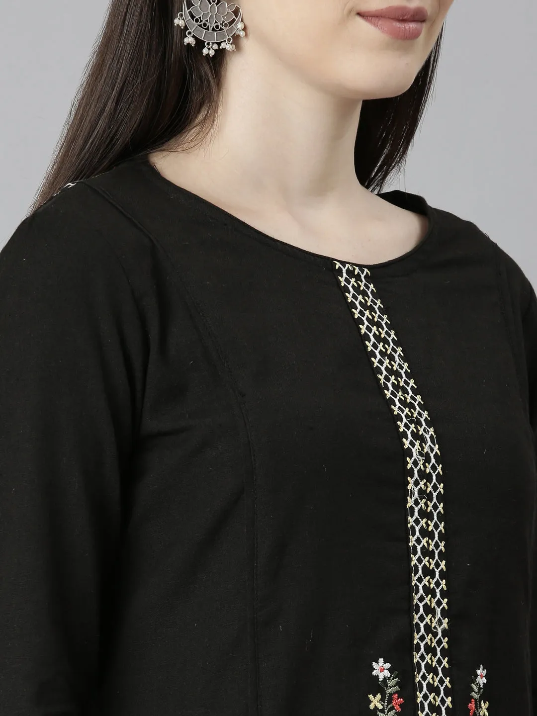 Neeru's Black Regular Straight Solid Kurta And Trousers